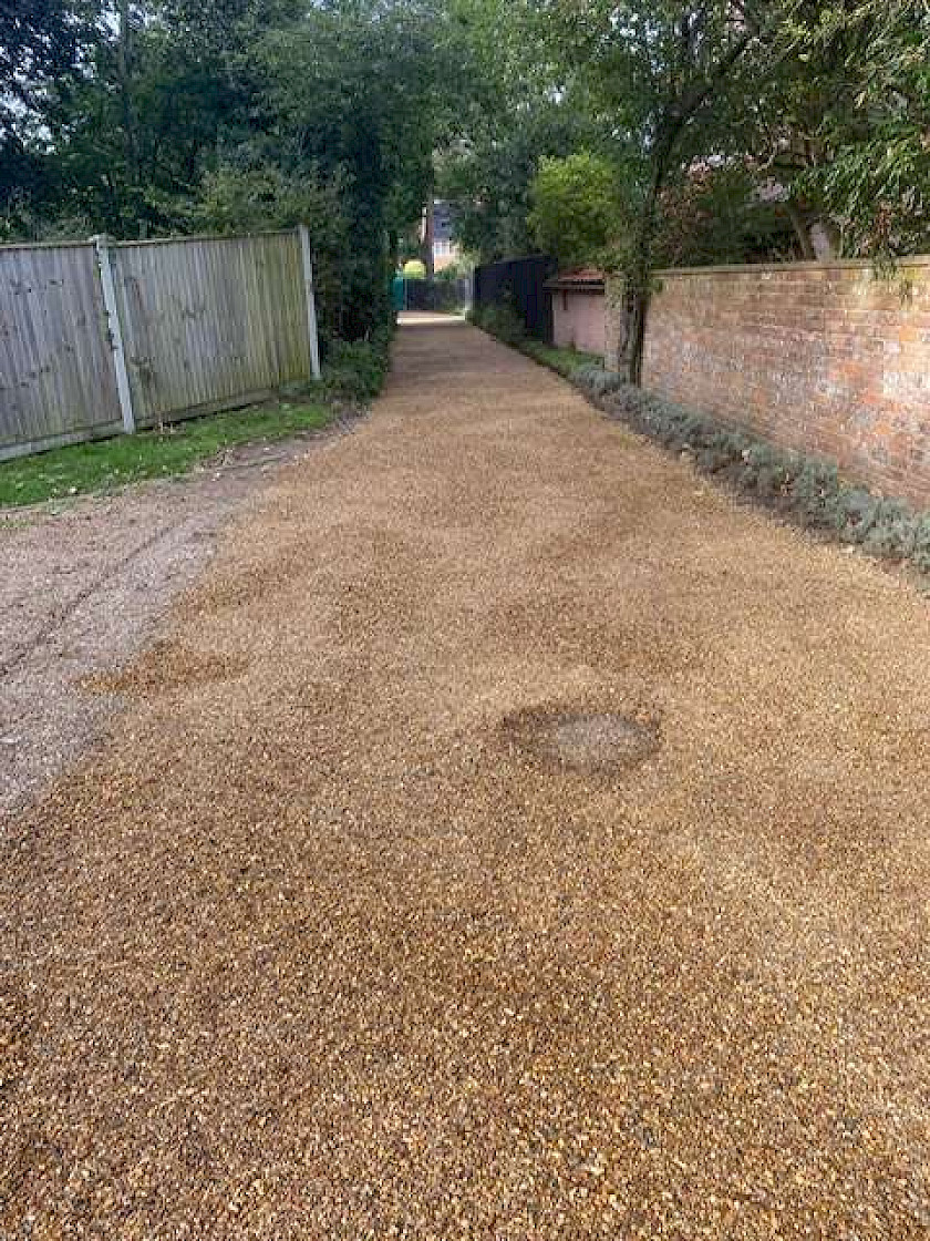 Southwold 400m2 access roadway prepared road plannings to regulate levels and 2 layers x earsham natural gravel in a 10mm