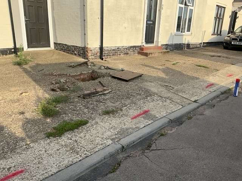 Tarmac overlay of existing concrete using a 6mm sma