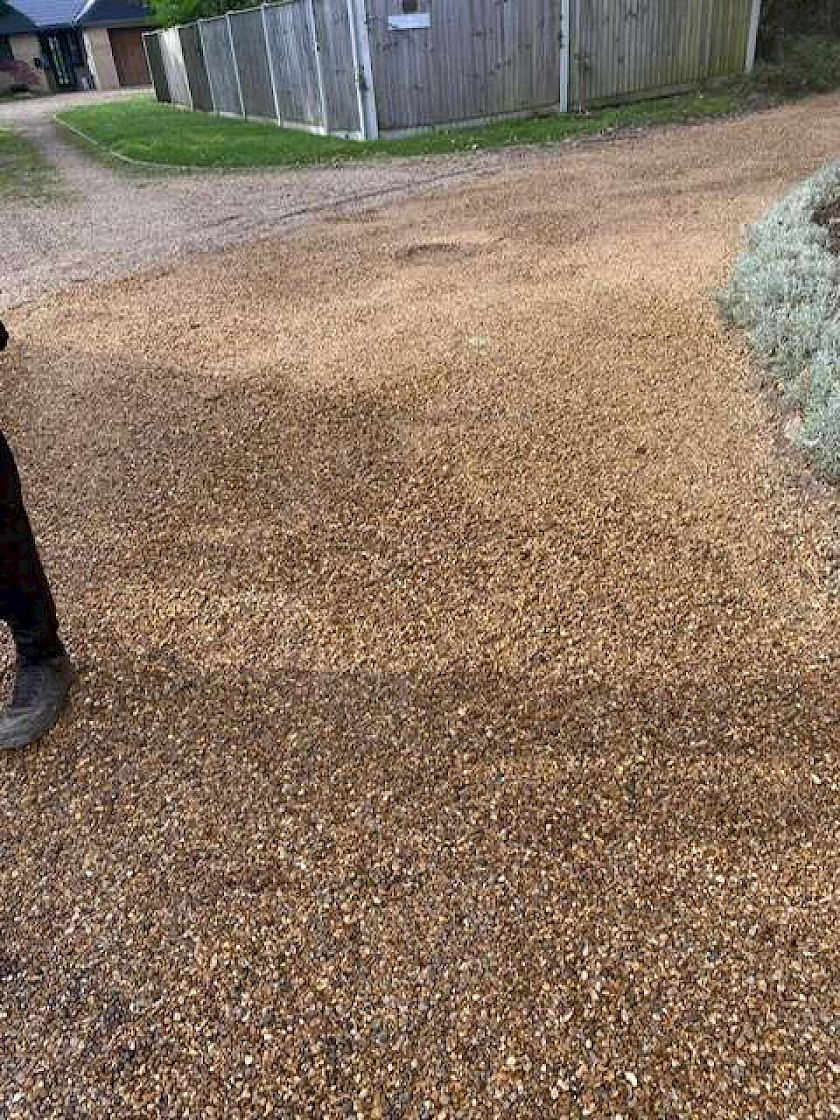 400m2 access roadway prepared road plannings to regulate levels and 2 layers x earsham natural gravel in a 10mm