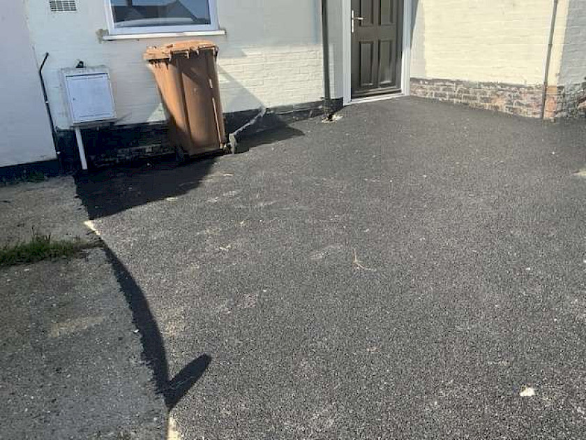Tarmac overlay of existing concrete using a 6mm sma